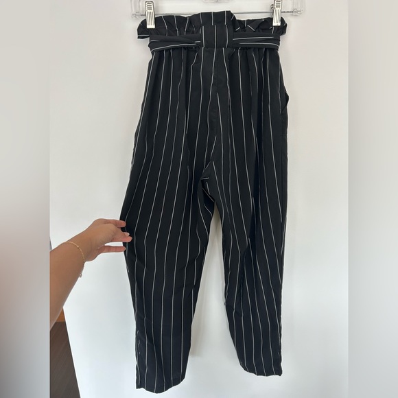 Black Pinstripe Dress Pants With Ruffled Waist And Tie Belt Women’s Size XS - Picture 4 of 4